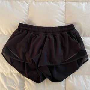 Lululemon hotty hot low rise 2.5 inseam short Black